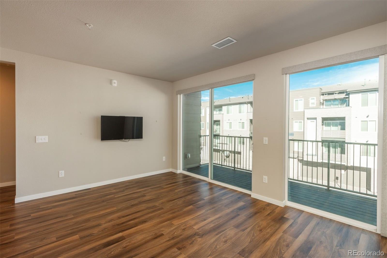 MLS Image #8 for 460 e fremont place 309,centennial, Colorado
