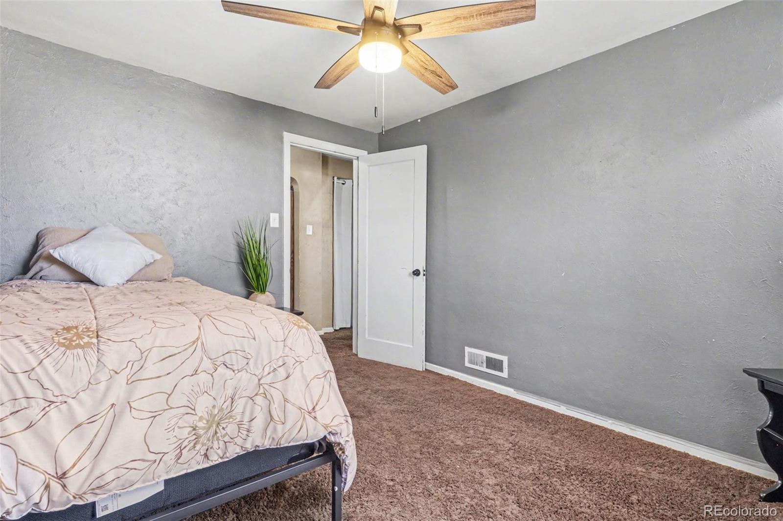 MLS Image #13 for 945 s eliot street,denver, Colorado