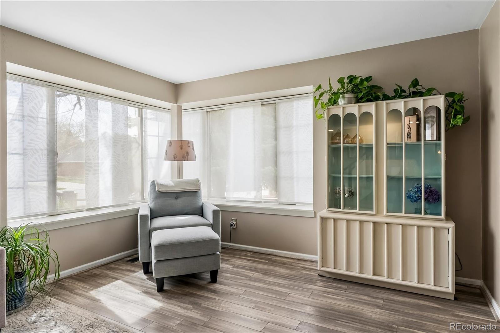 MLS Image #3 for 8281 s yukon way,littleton, Colorado