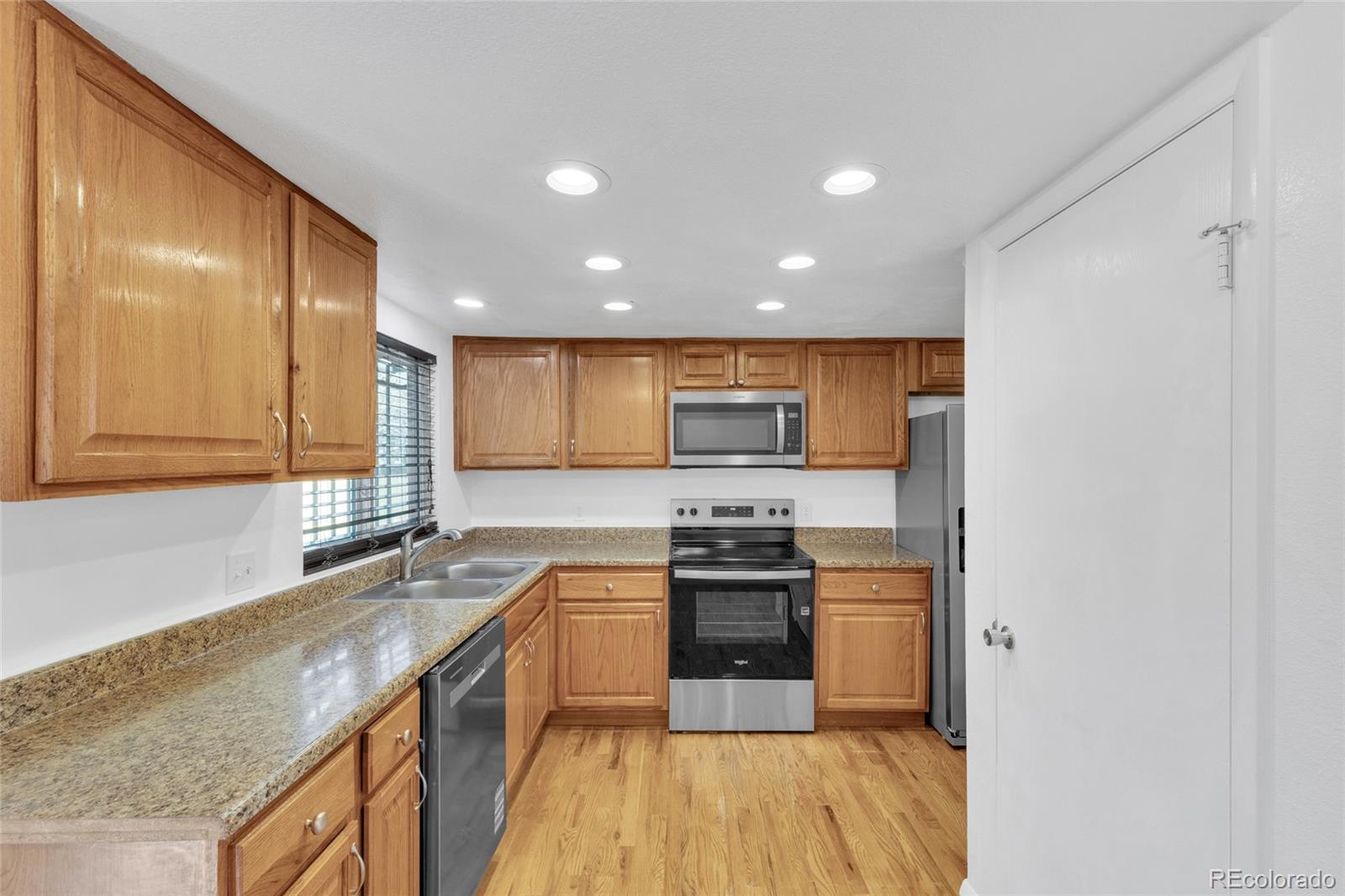 MLS Image #3 for 3703 s mission parkway,aurora, Colorado