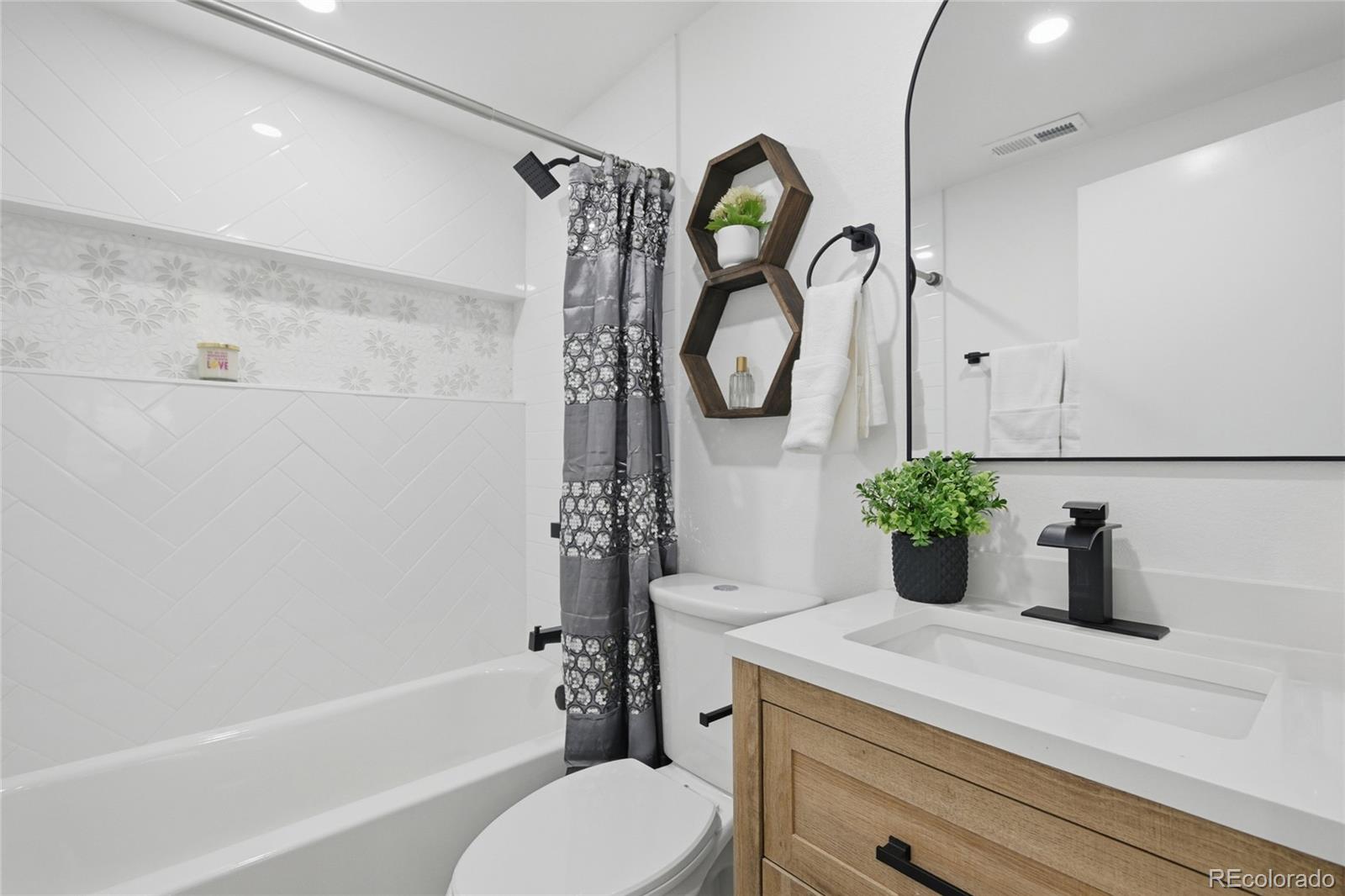 MLS Image #40 for 4184 s syracuse street,denver, Colorado