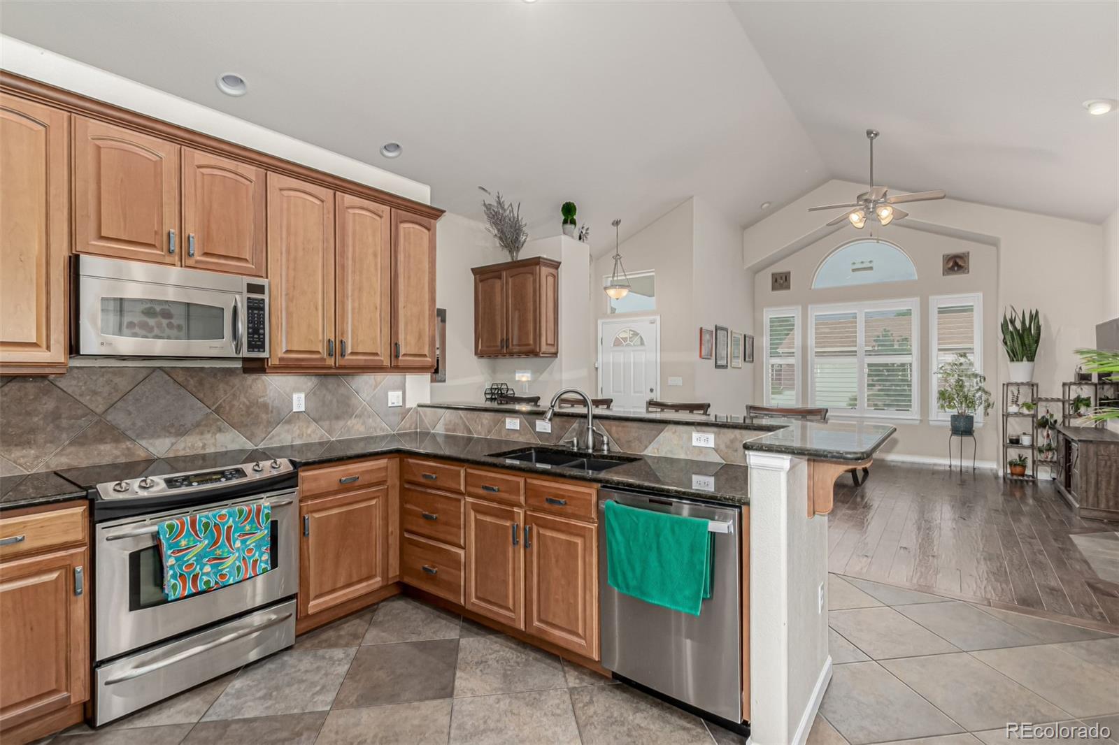 MLS Image #12 for 1025 s krameria street,denver, Colorado