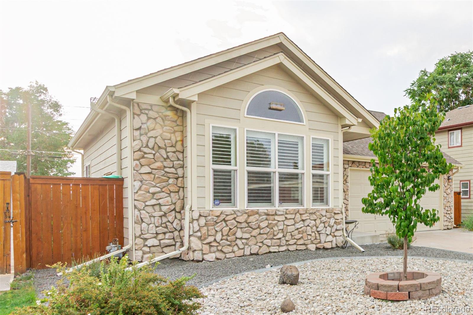 MLS Image #4 for 1025 s krameria street,denver, Colorado