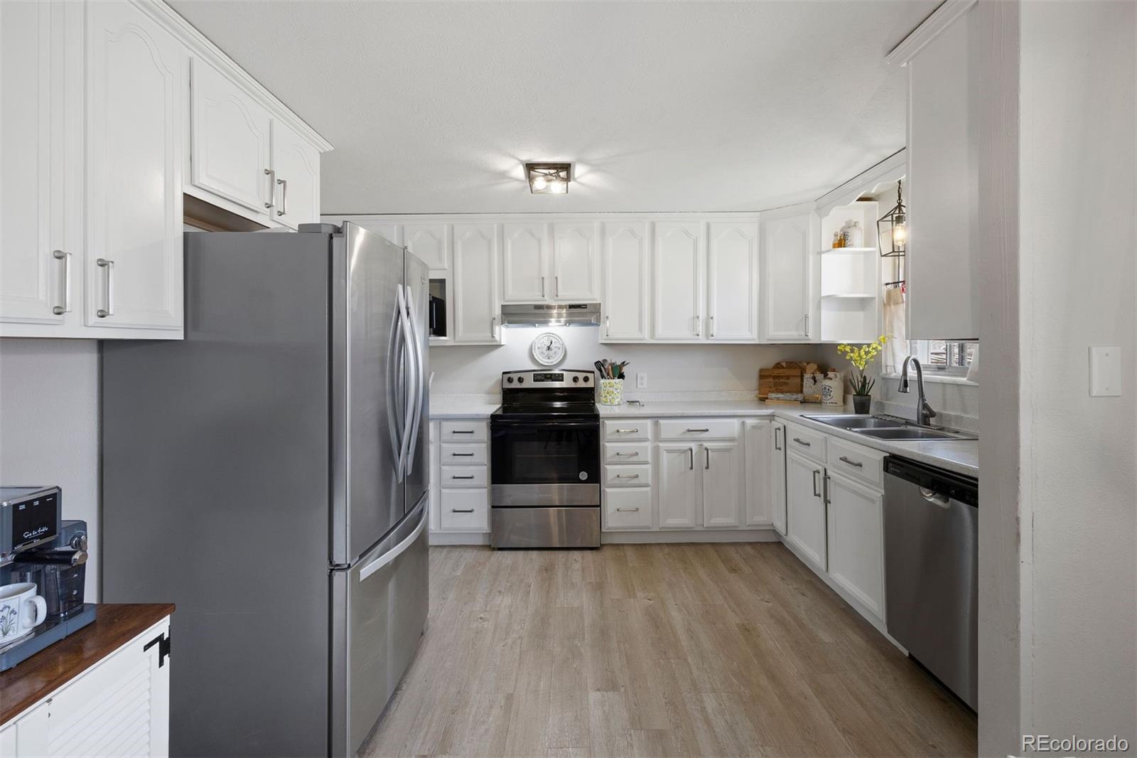 MLS Image #11 for 3999 e nobles road,centennial, Colorado