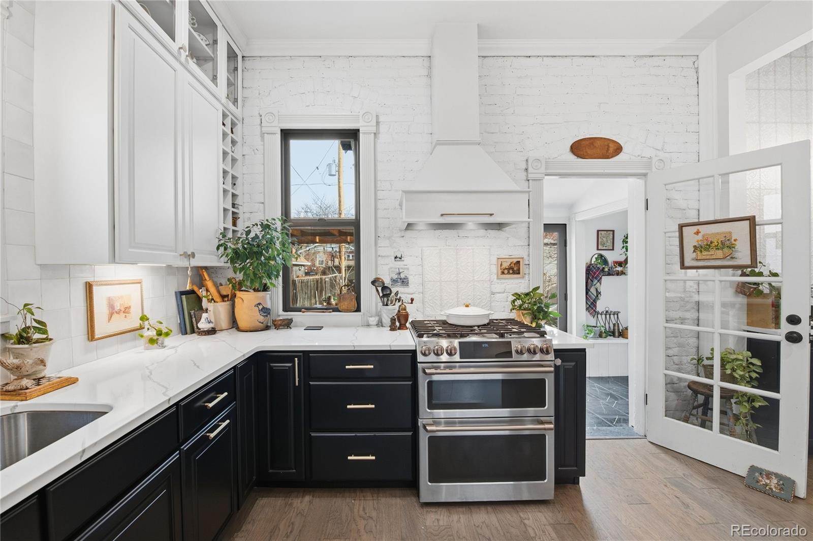 MLS Image #13 for 724 s clarkson street,denver, Colorado