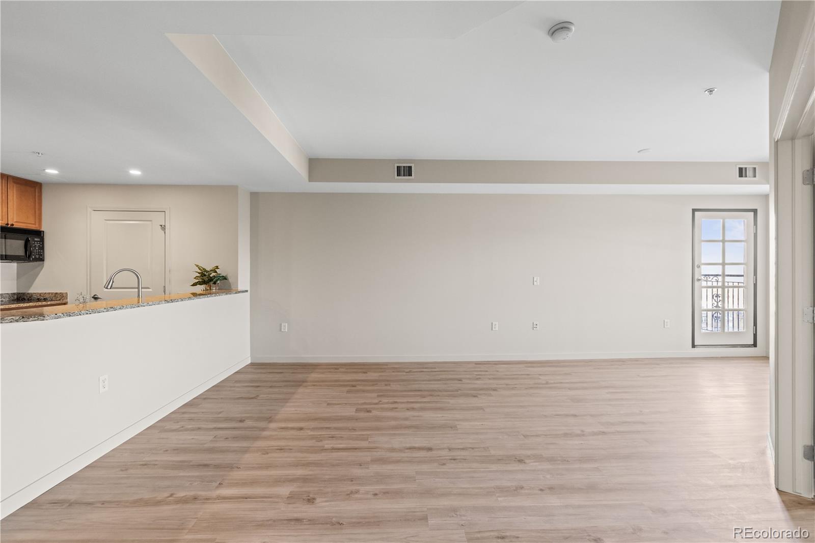MLS Image #12 for 975 n lincoln street,denver, Colorado