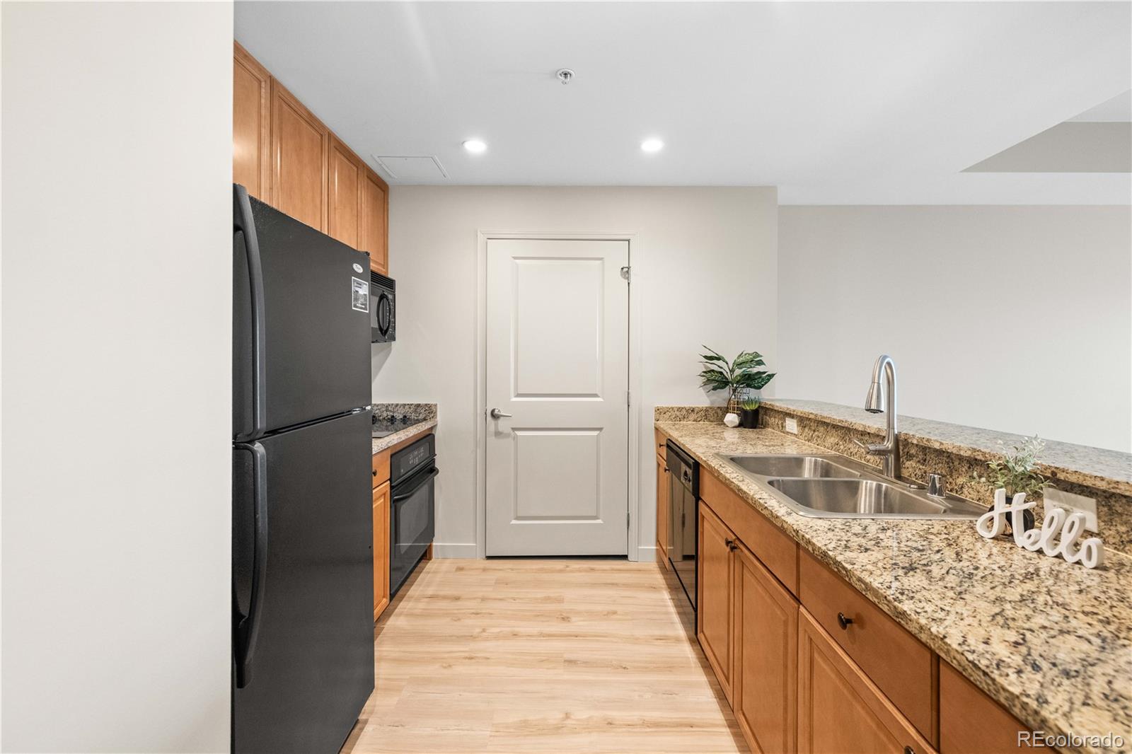 MLS Image #17 for 975 n lincoln street,denver, Colorado