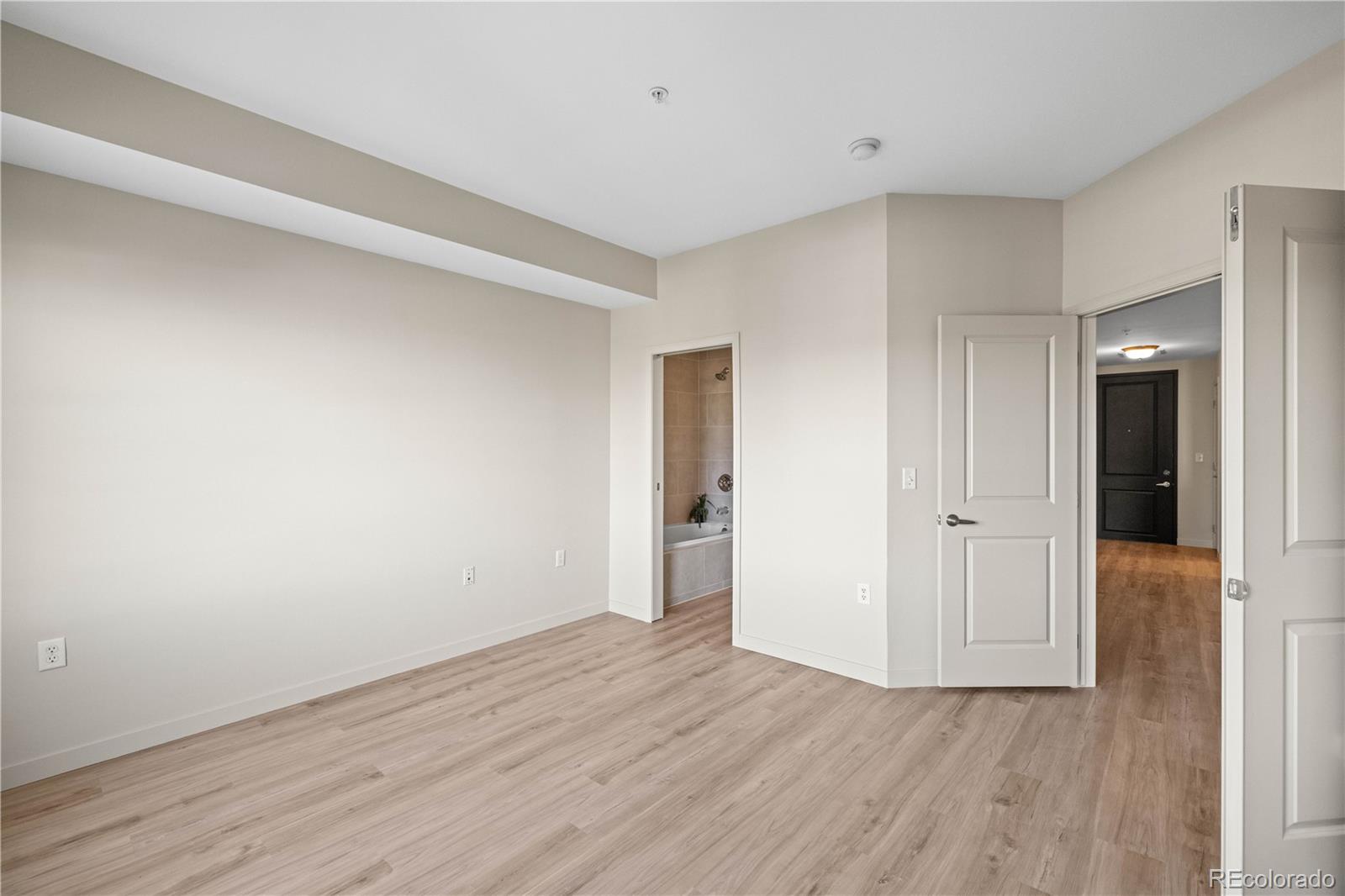 MLS Image #23 for 975 n lincoln street,denver, Colorado
