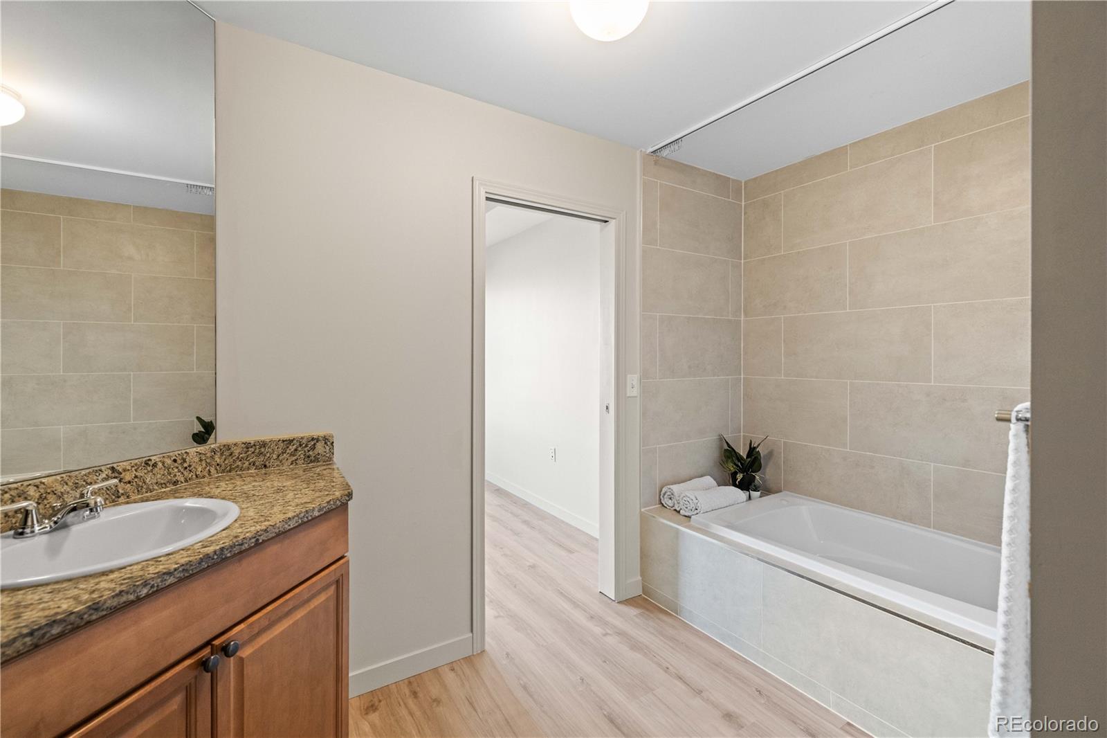 MLS Image #24 for 975 n lincoln street,denver, Colorado