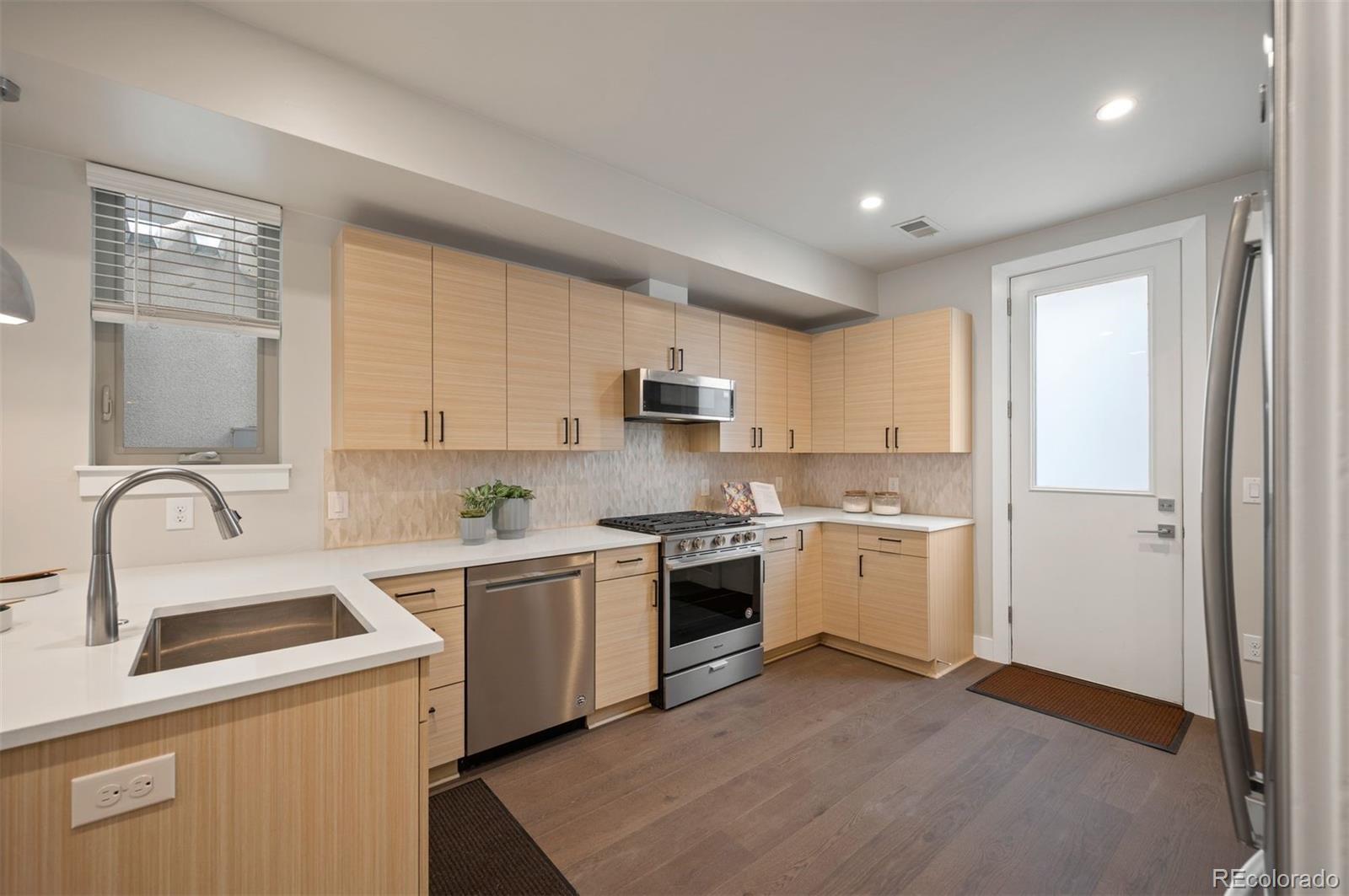 MLS Image #9 for 409  harrison street,denver, Colorado