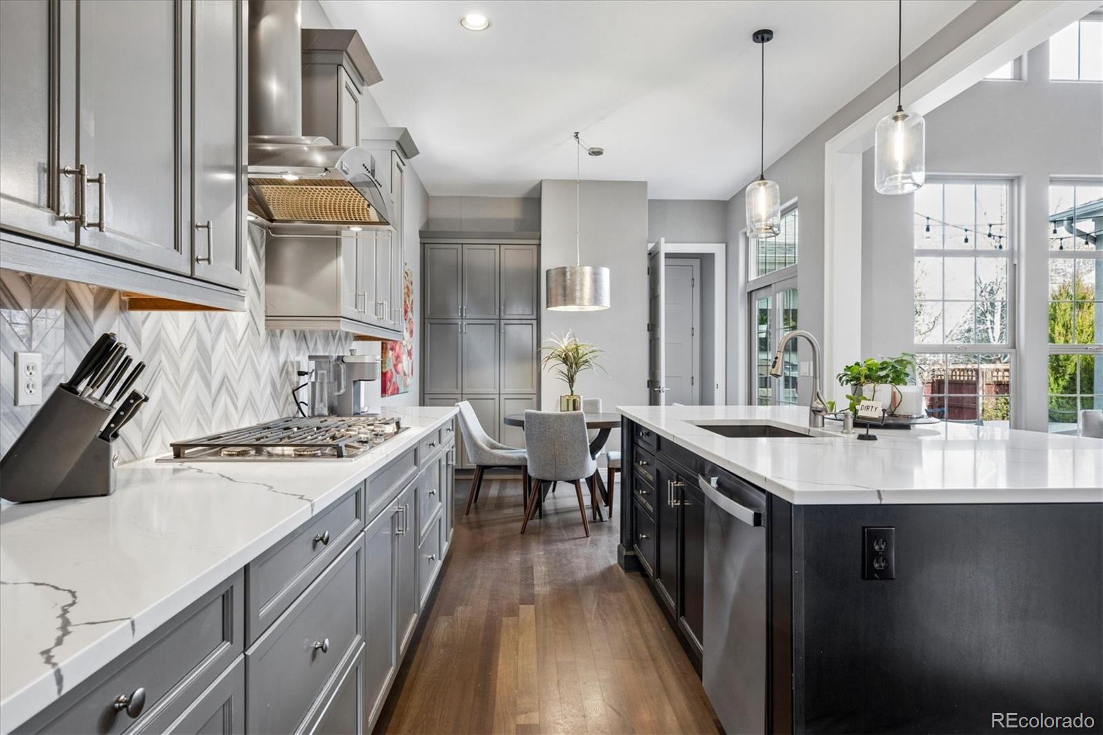 MLS Image #38 for 9729 e 34th place,denver, Colorado