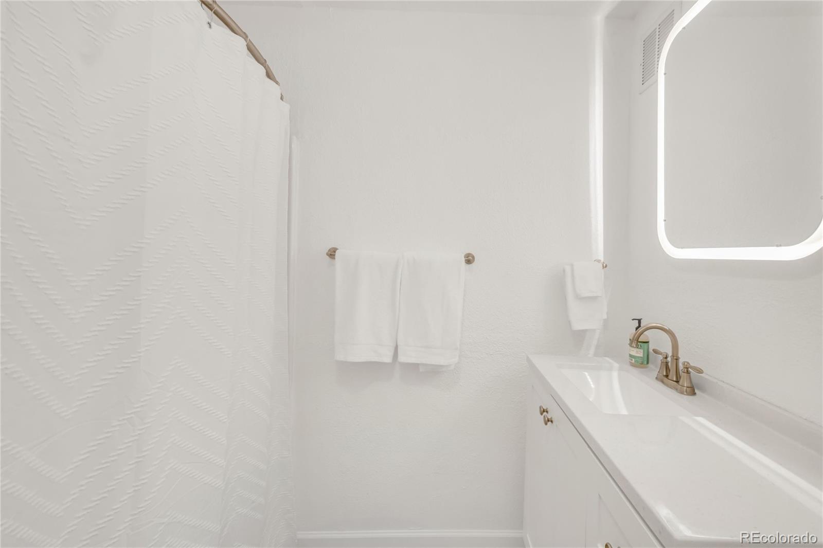 MLS Image #10 for 2960 n steele street,denver, Colorado