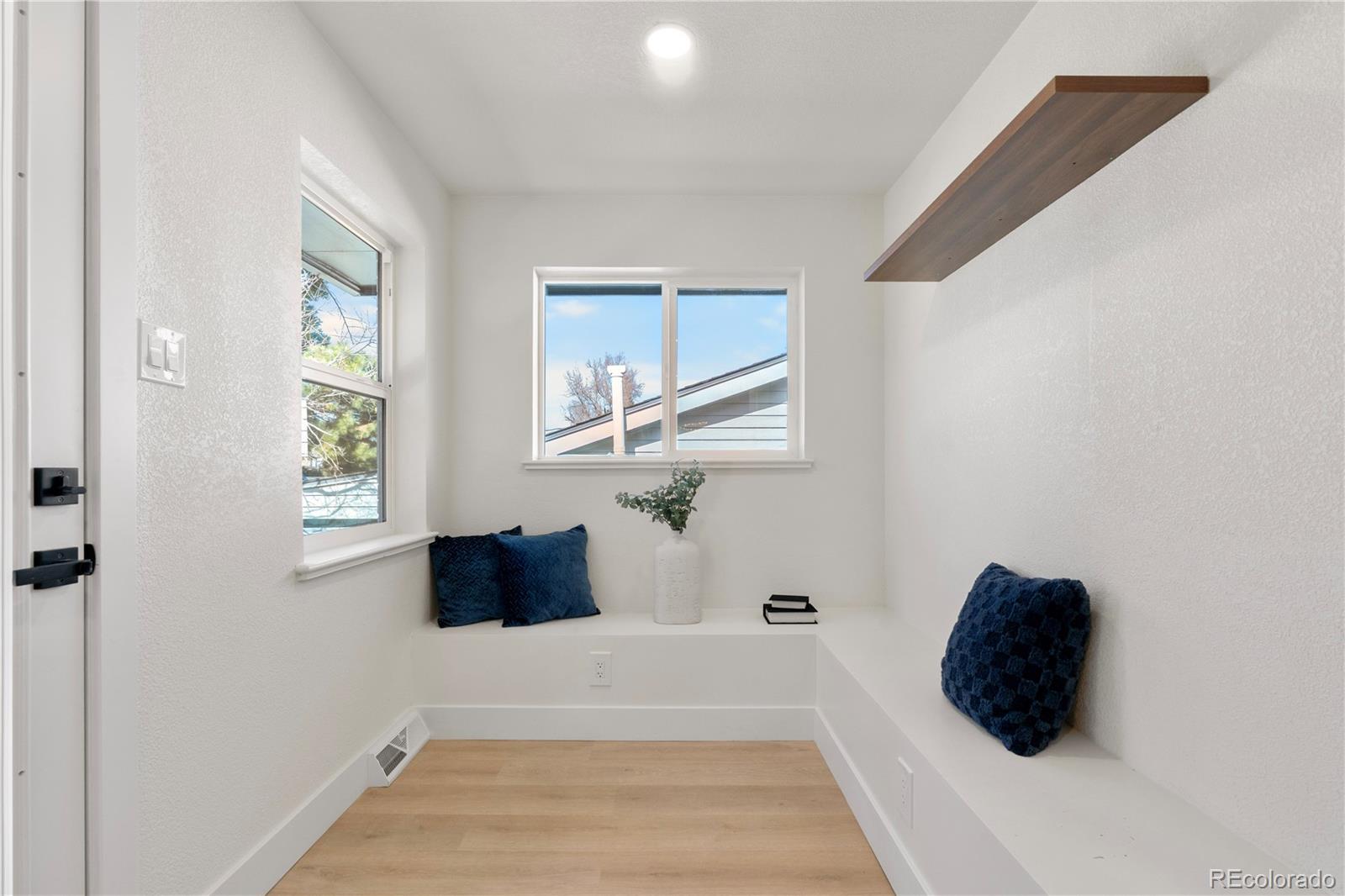 MLS Image #10 for 1537 s jasmine street,denver, Colorado