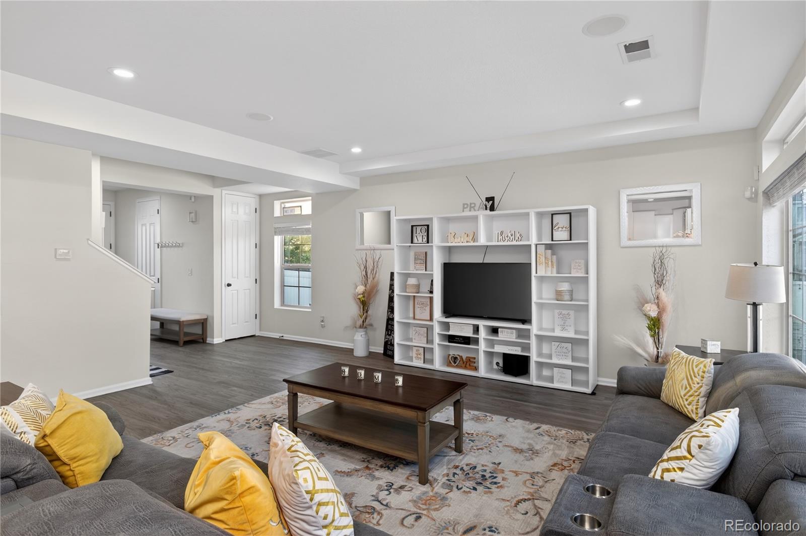 MLS Image #14 for 20701 e 52nd avenue,denver, Colorado