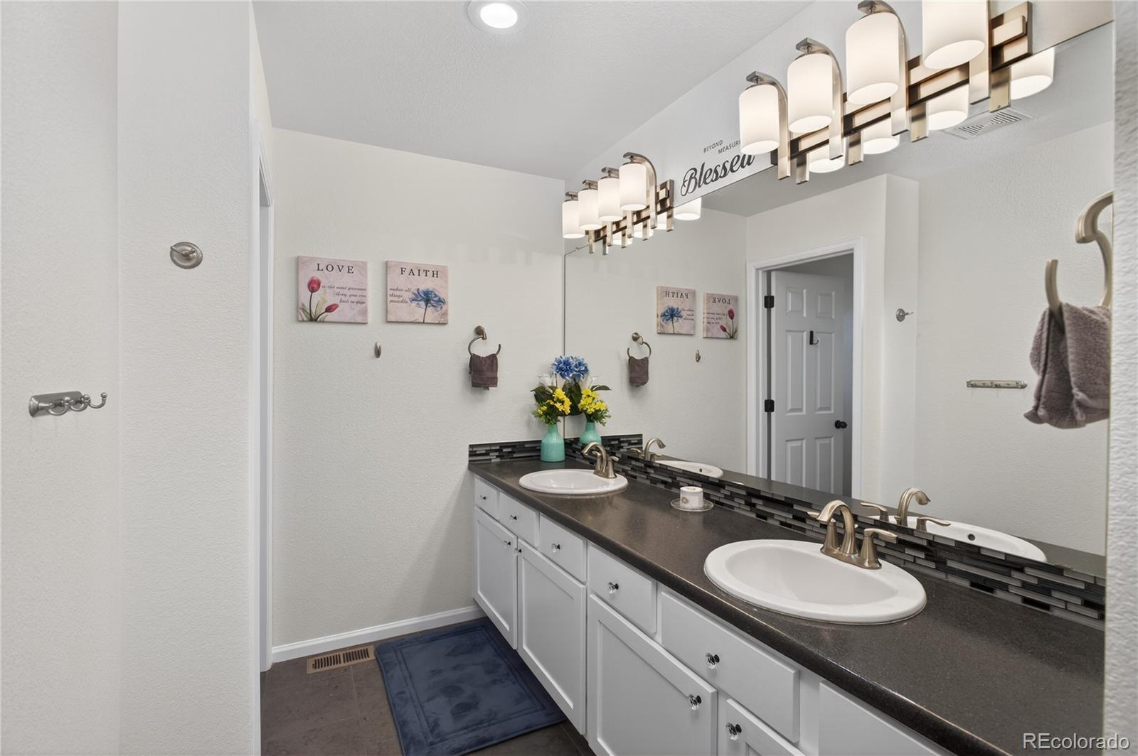 MLS Image #26 for 20701 e 52nd avenue,denver, Colorado