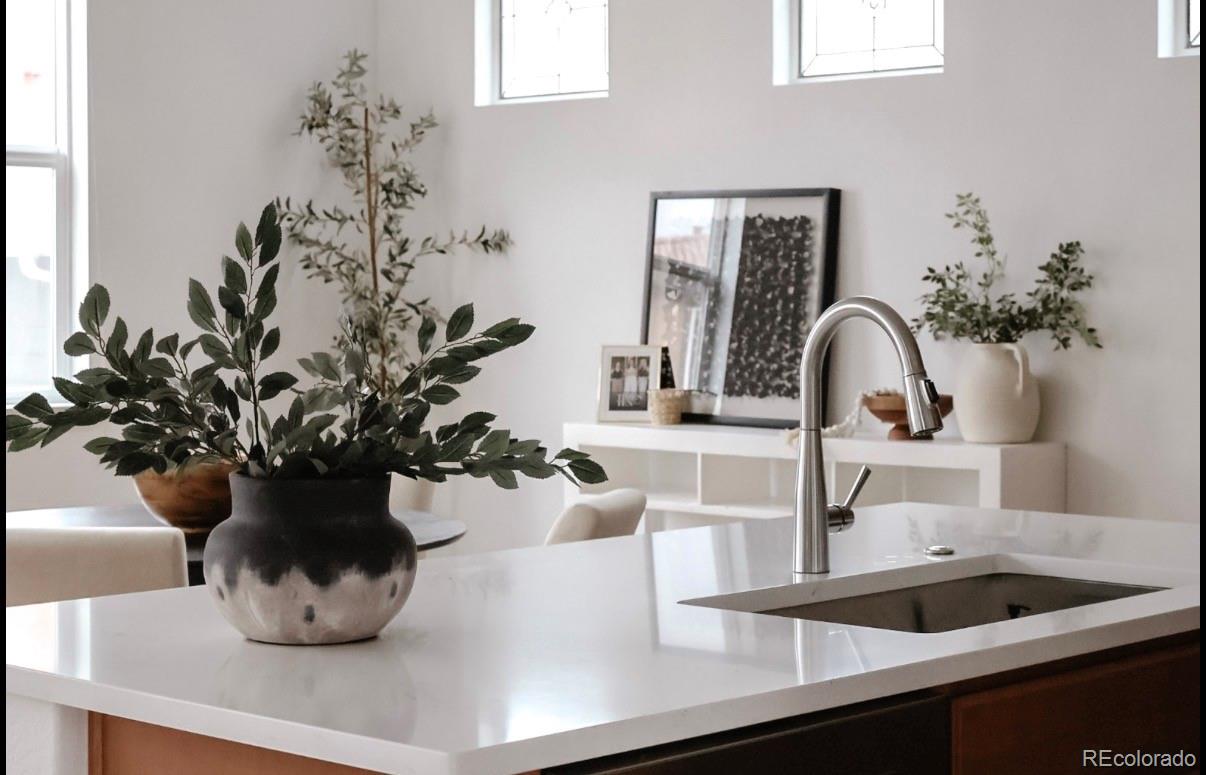 MLS Image #11 for 8139 e 28th place,denver, Colorado