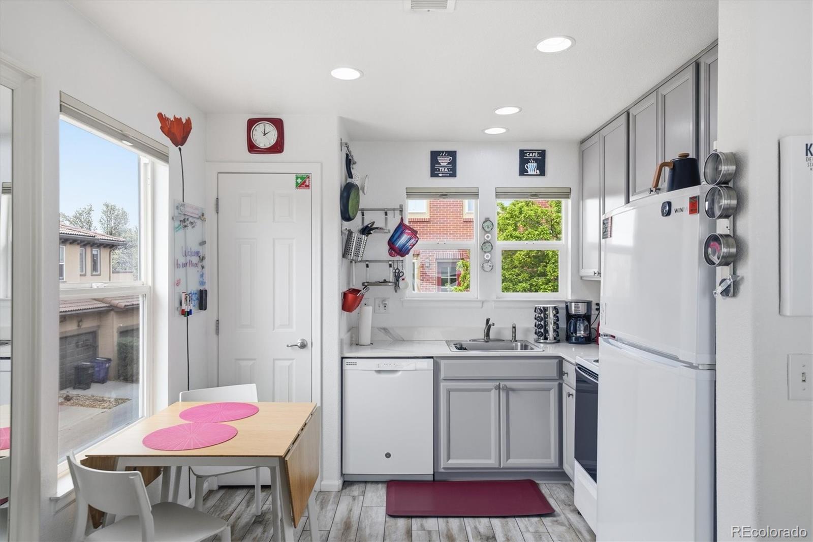 MLS Image #35 for 8139 e 28th place,denver, Colorado
