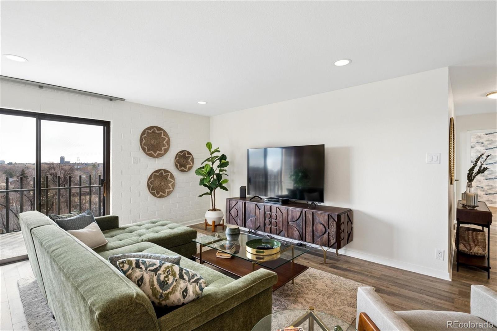 MLS Image #3 for 460 s marion parkway 951,denver, Colorado
