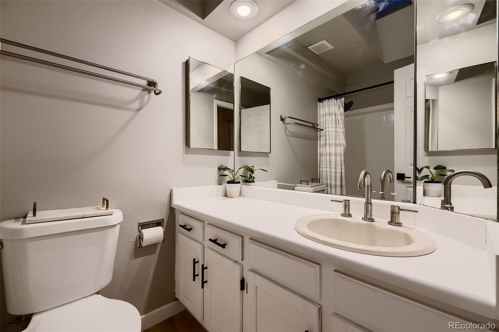 MLS Image #12 for 2697 s deframe circle,lakewood, Colorado