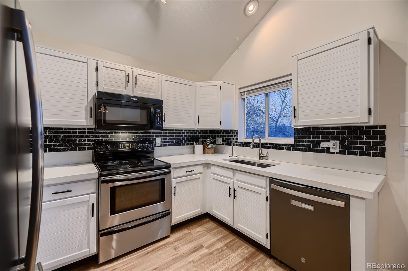 MLS Image #5 for 2697 s deframe circle,lakewood, Colorado