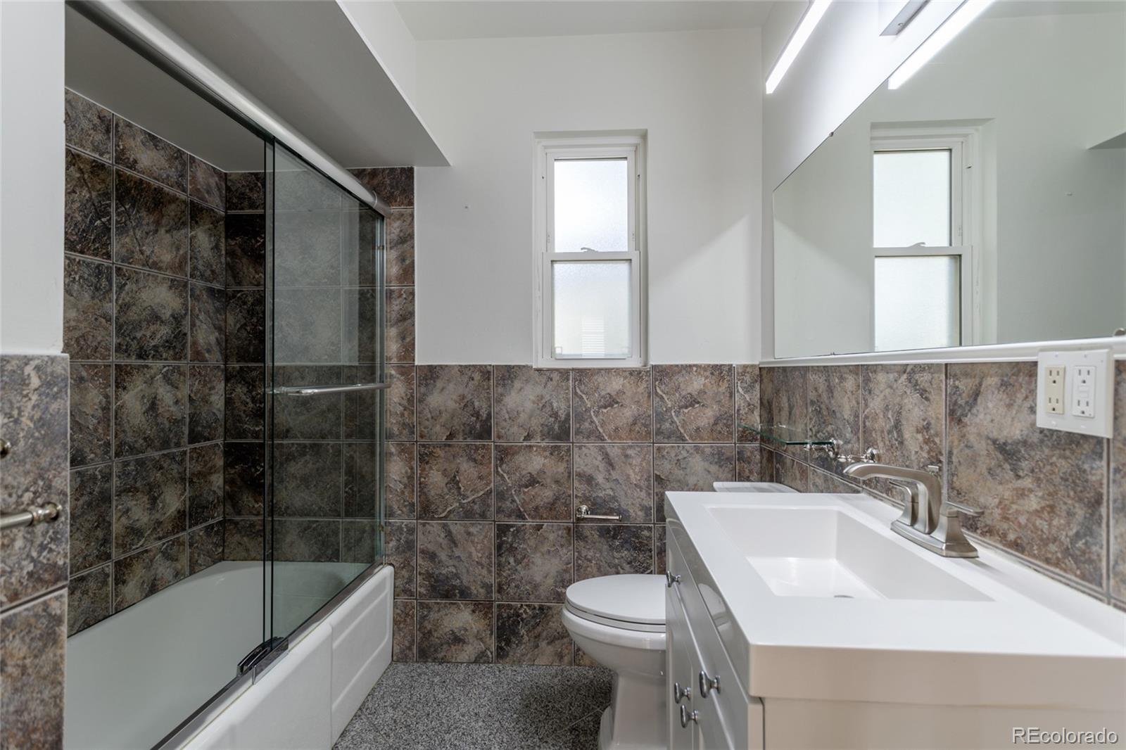 MLS Image #13 for 2261 s lincoln street,denver, Colorado