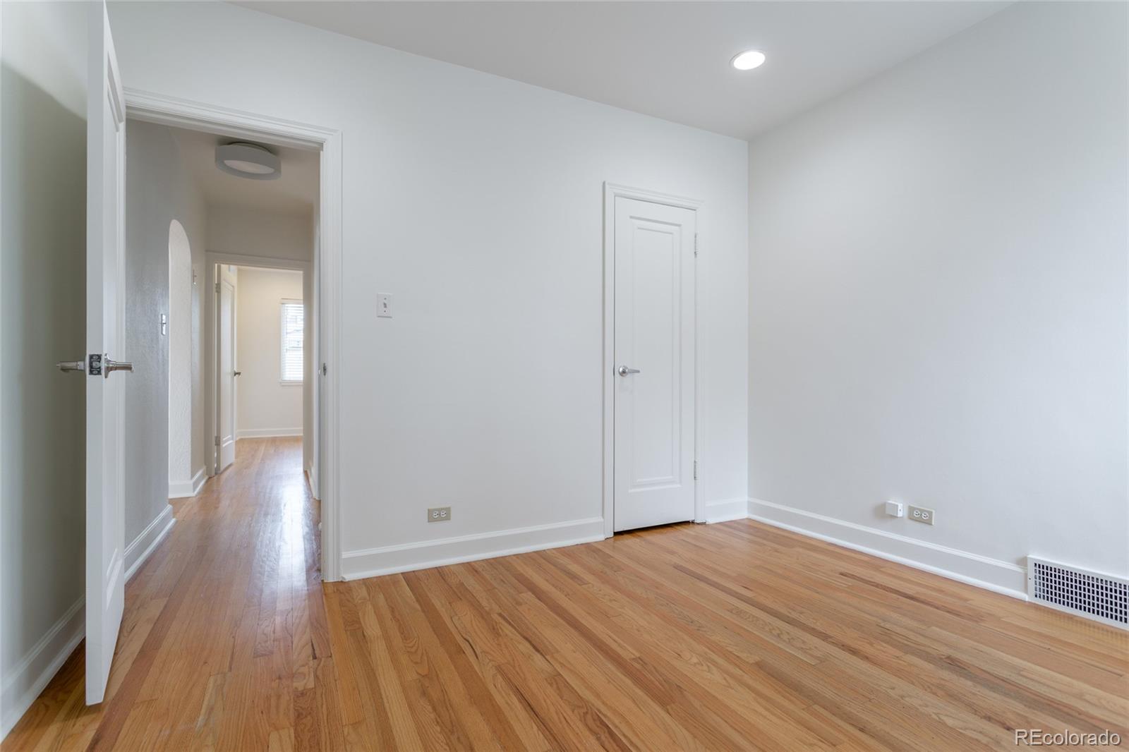 MLS Image #14 for 2261 s lincoln street,denver, Colorado