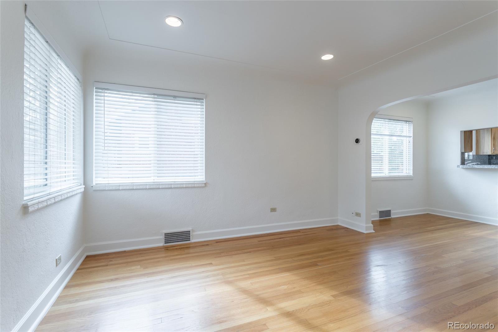 MLS Image #3 for 2261 s lincoln street,denver, Colorado