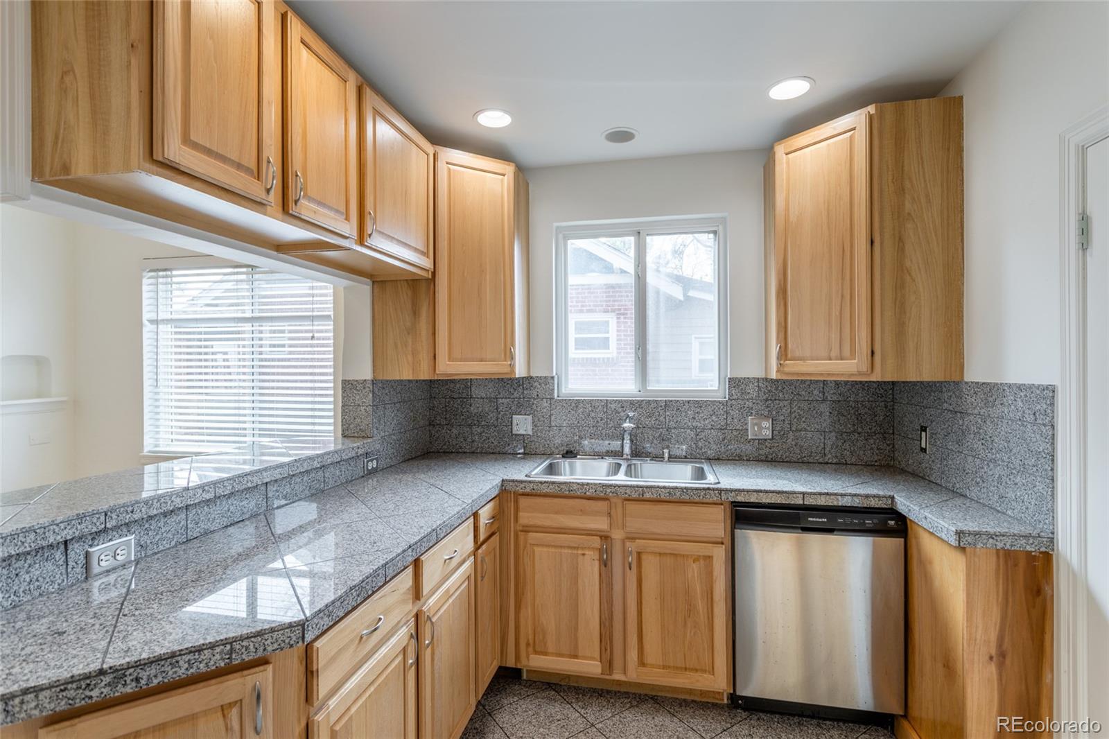 MLS Image #8 for 2261 s lincoln street,denver, Colorado