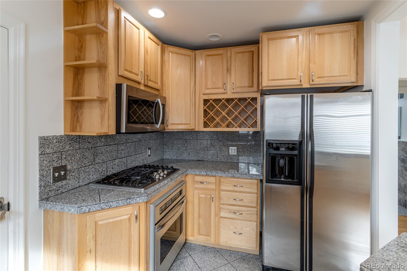 MLS Image #9 for 2261 s lincoln street,denver, Colorado