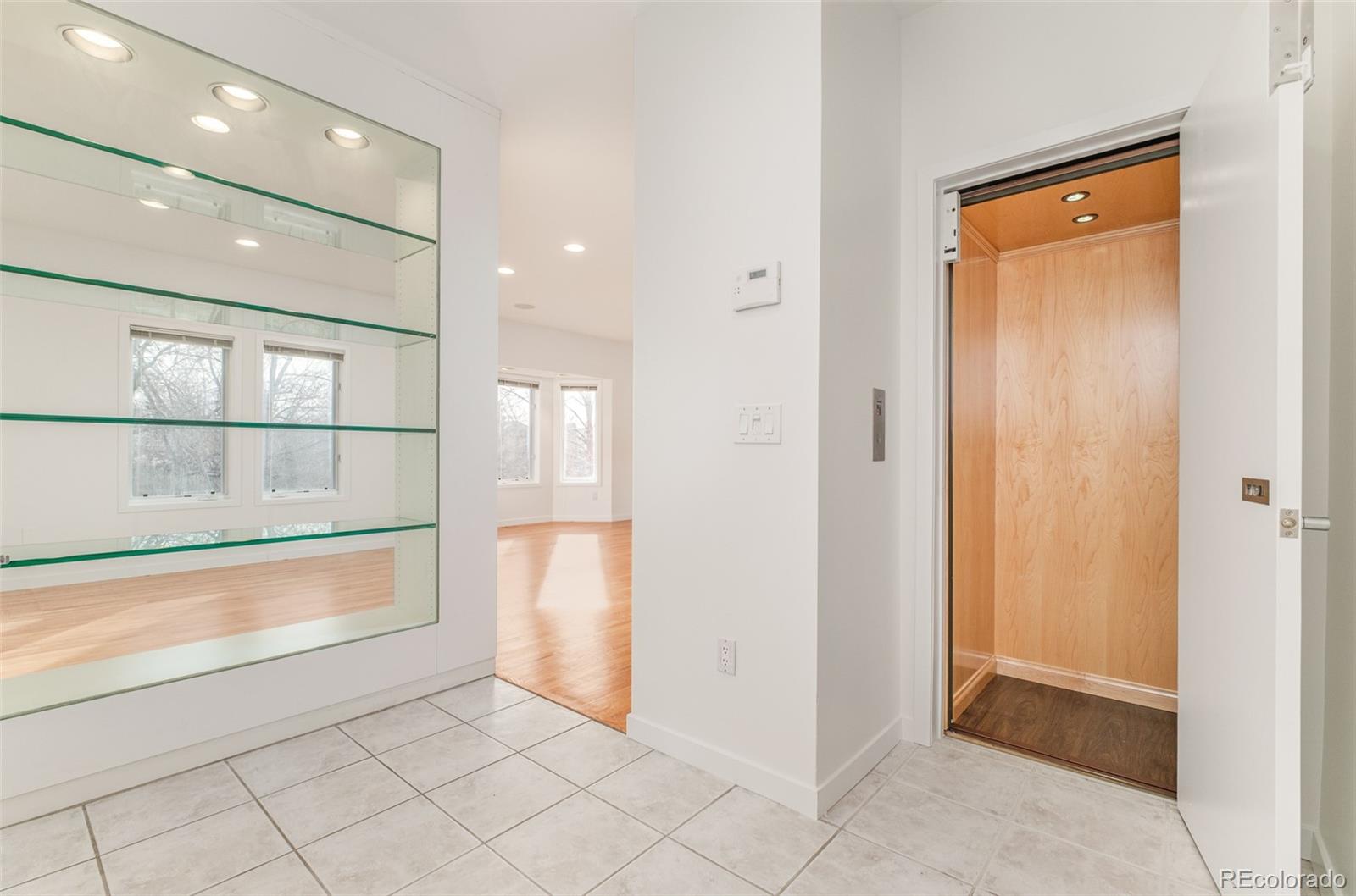MLS Image #4 for 355 n ogden street,denver, Colorado