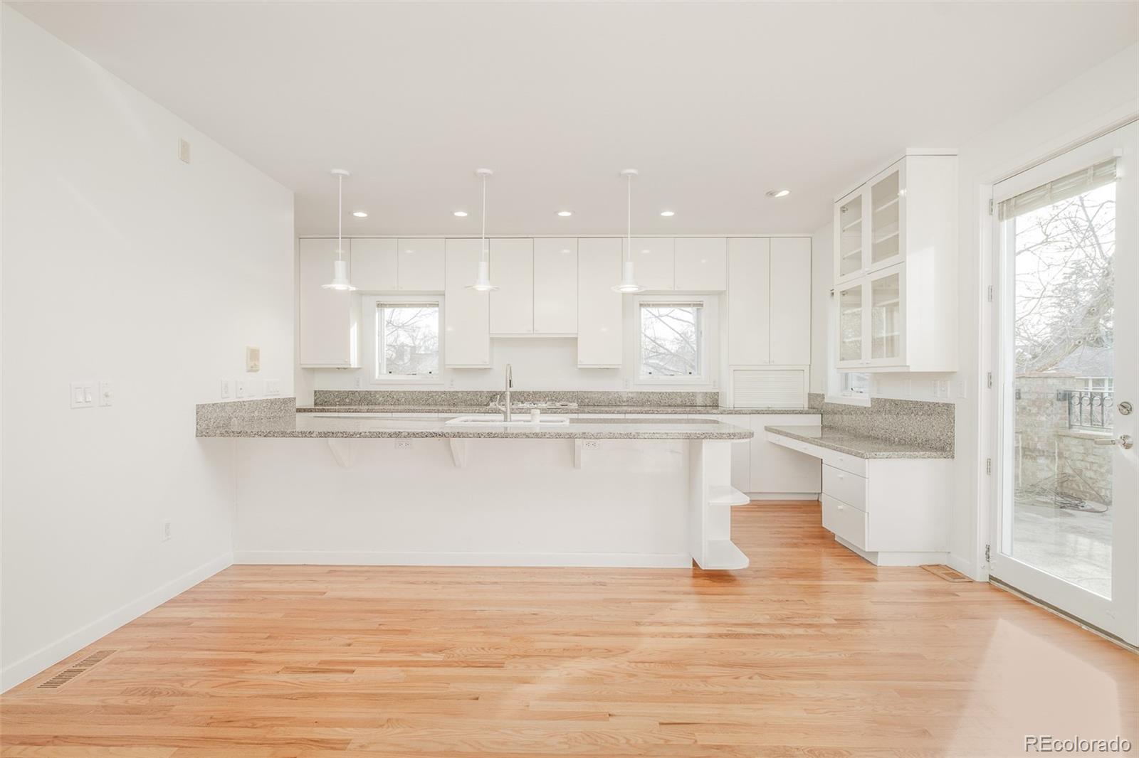 MLS Image #7 for 355 n ogden street,denver, Colorado