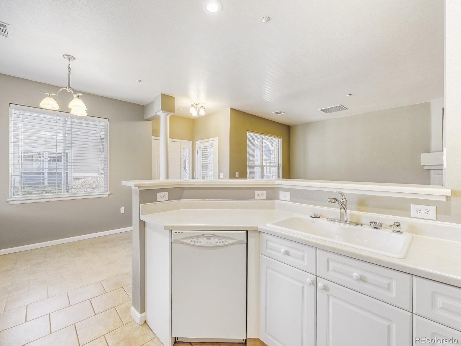 MLS Image #10 for 8369 s independence circle 101,littleton, Colorado