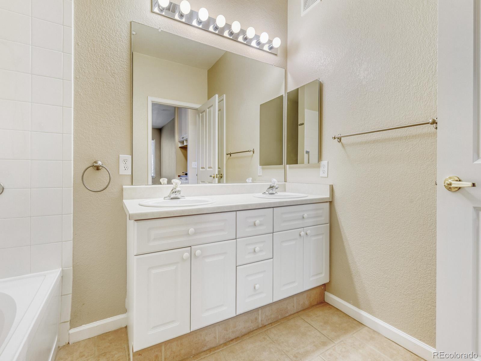 MLS Image #14 for 8369 s independence circle 101,littleton, Colorado