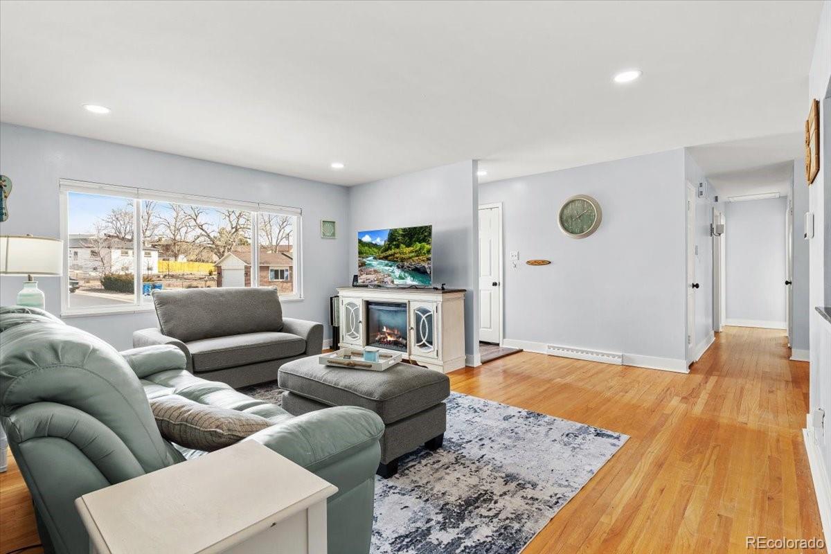 MLS Image #3 for 921 s taft street,lakewood, Colorado