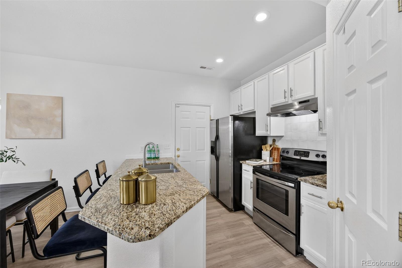 MLS Image #15 for 2290  akron court 101,denver, Colorado