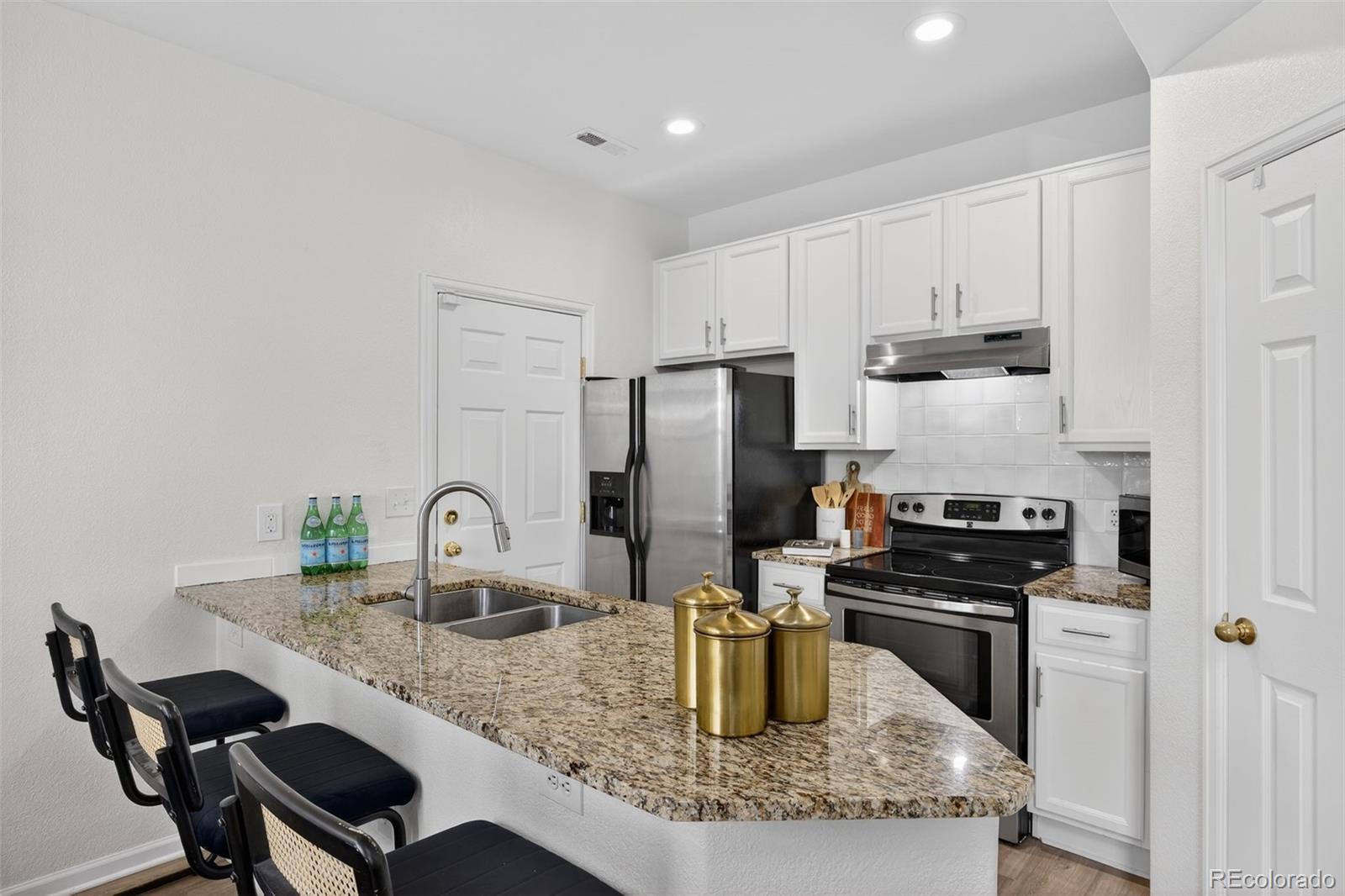 MLS Image #16 for 2290  akron court 101,denver, Colorado