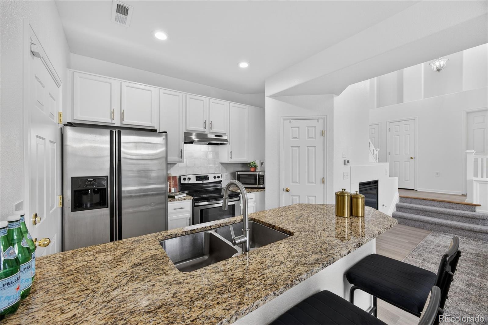 MLS Image #17 for 2290  akron court 101,denver, Colorado