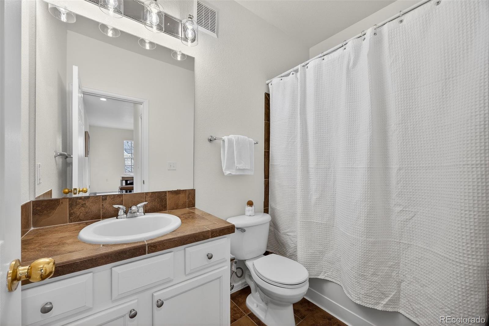 MLS Image #30 for 2290  akron court 101,denver, Colorado