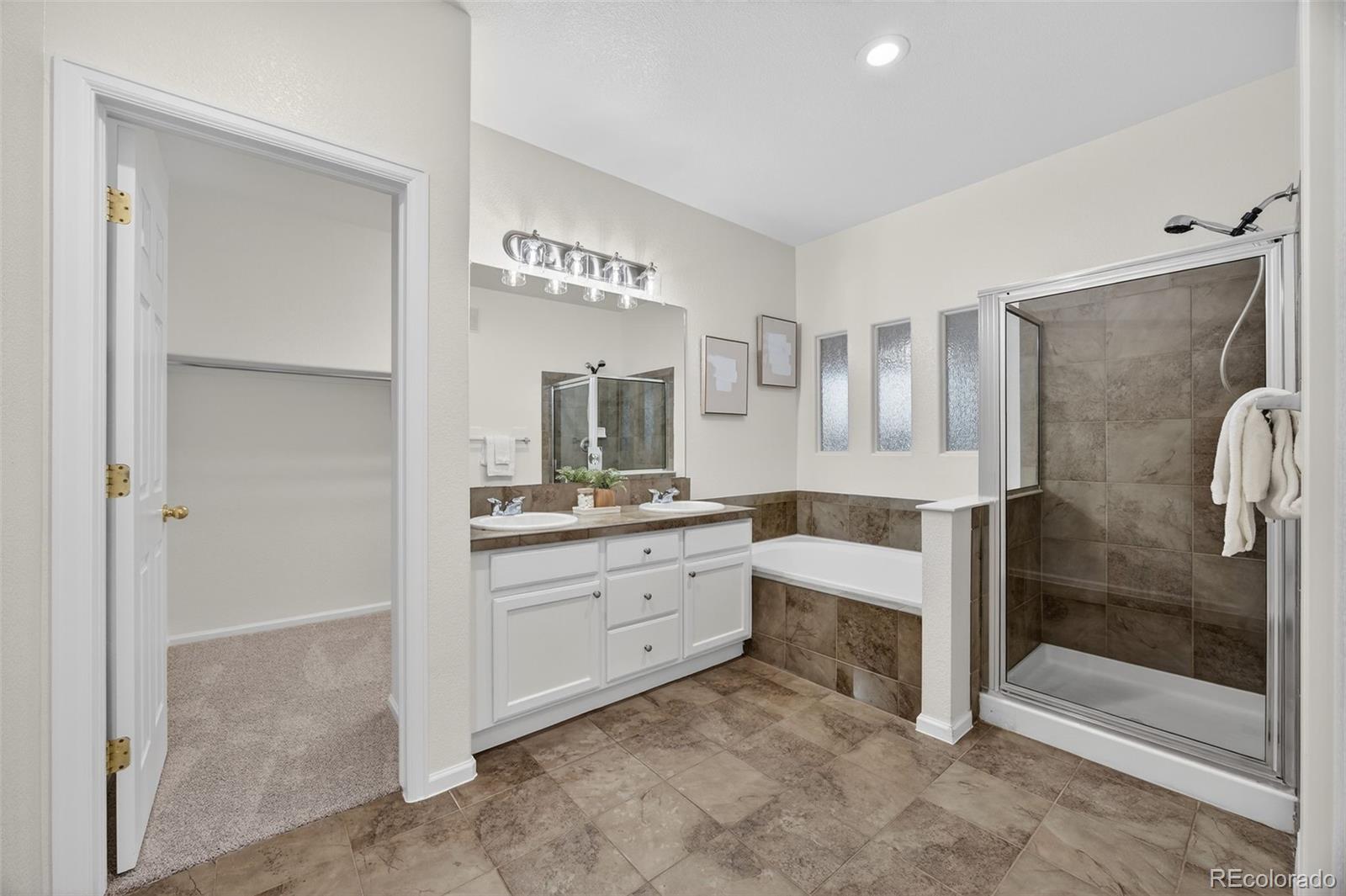 MLS Image #33 for 2290  akron court 101,denver, Colorado