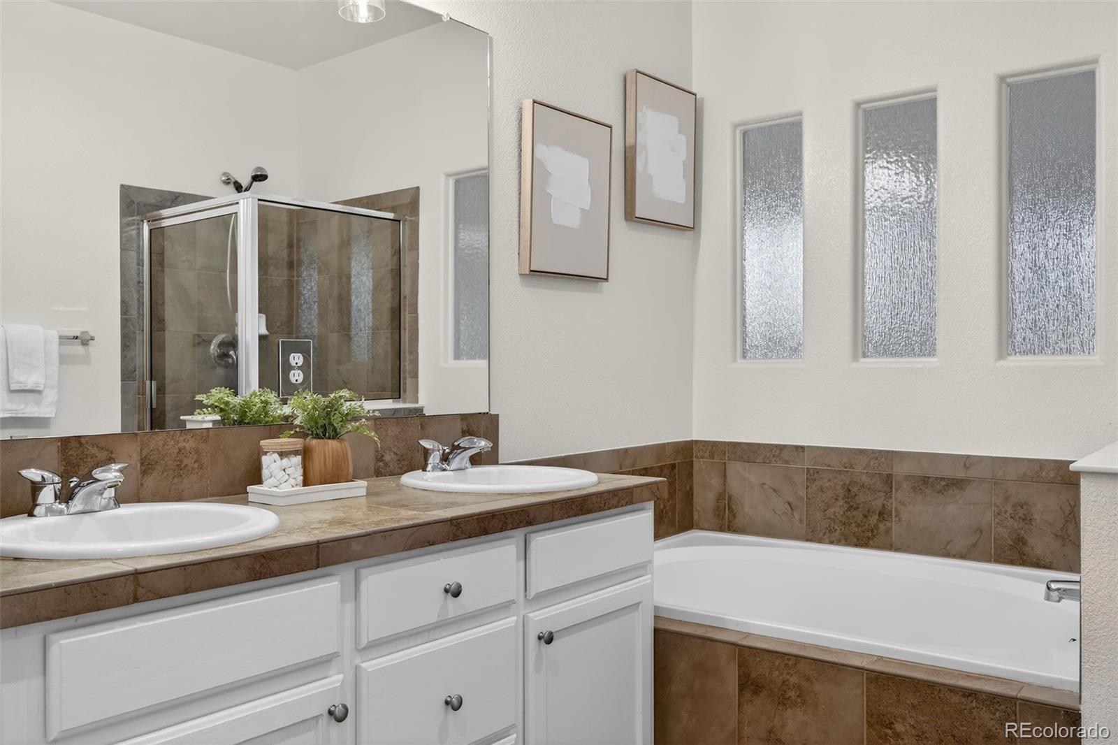 MLS Image #35 for 2290  akron court 101,denver, Colorado