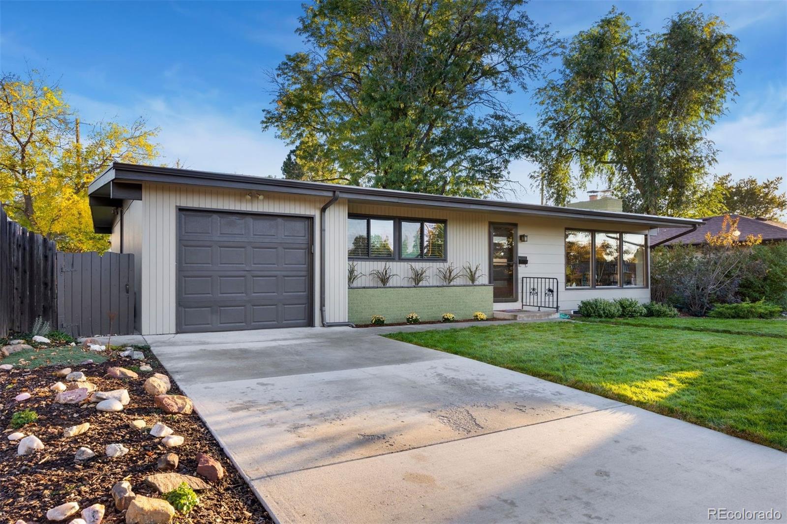 MLS Image #2 for 680 s washington circle,englewood, Colorado