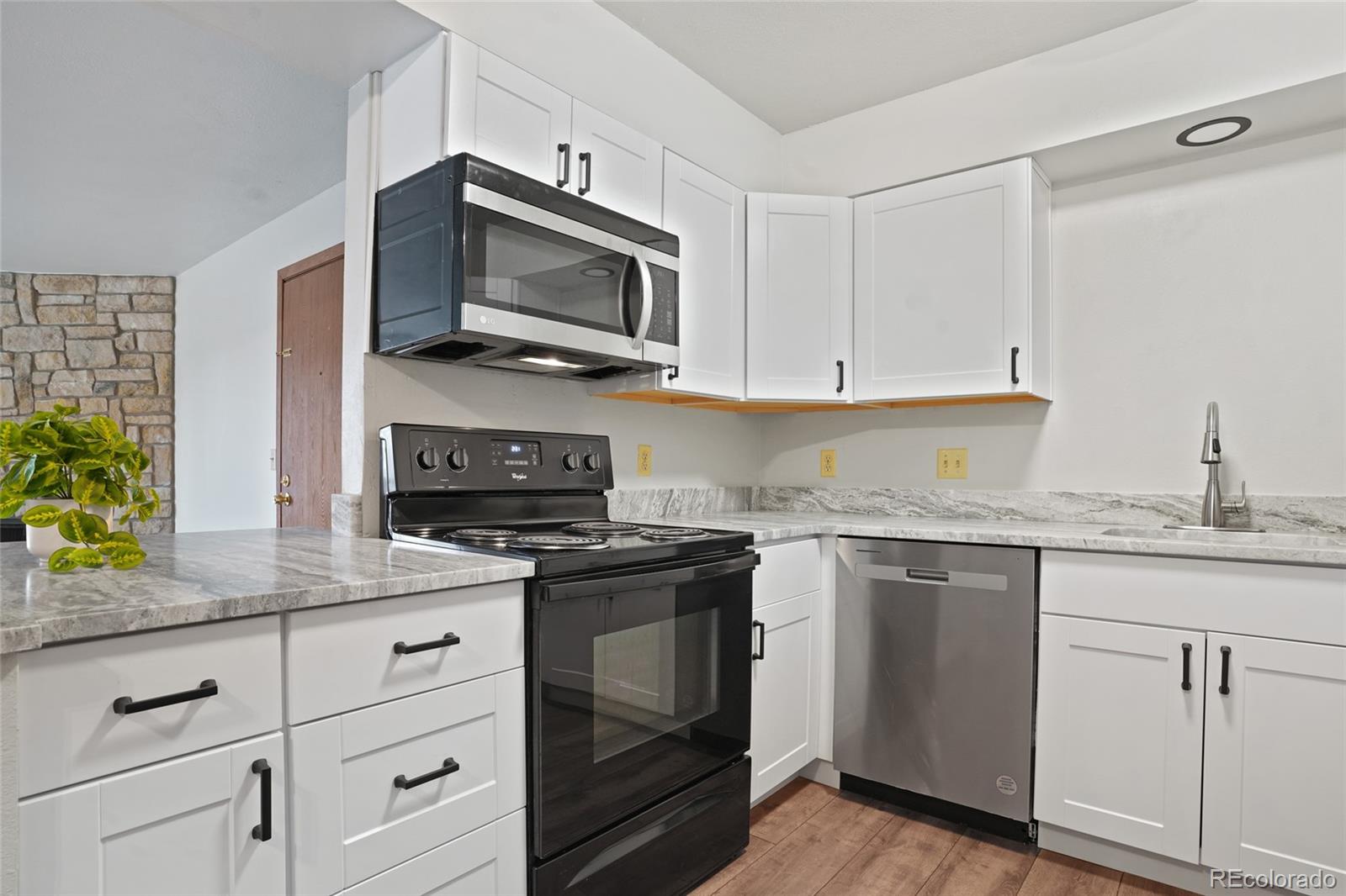 MLS Image #4 for 341  wright street 204,lakewood, Colorado