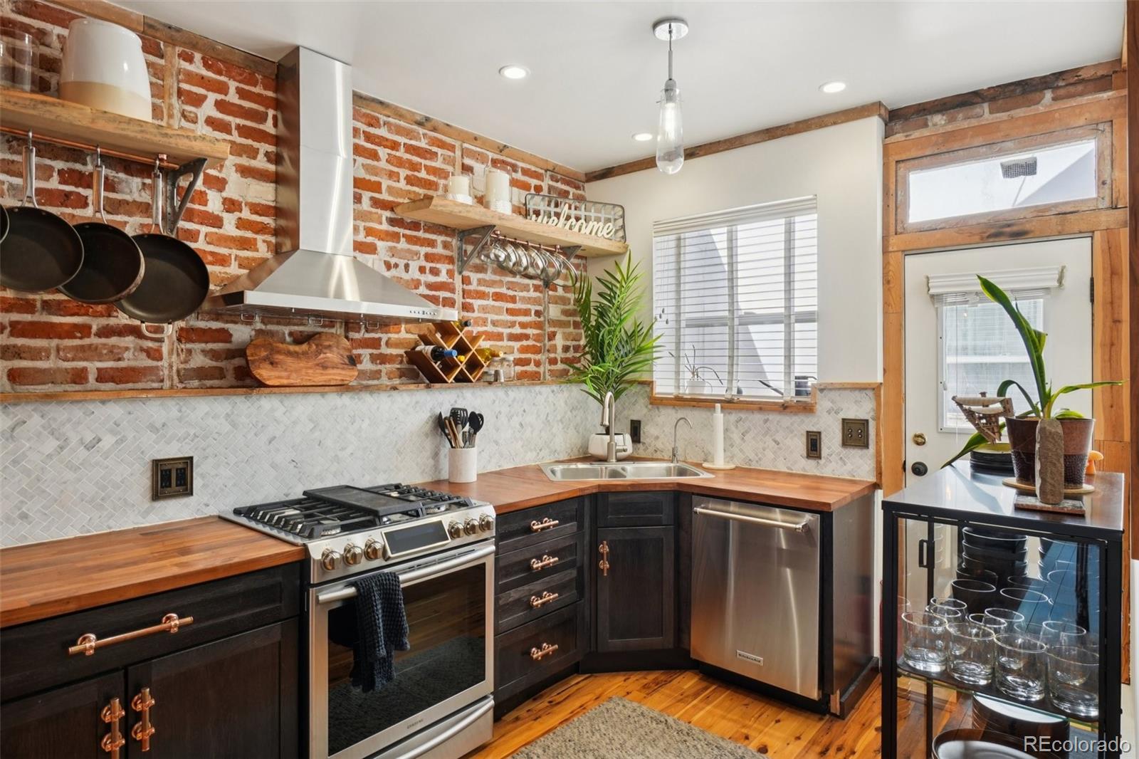 MLS Image #11 for 610 n logan street,denver, Colorado
