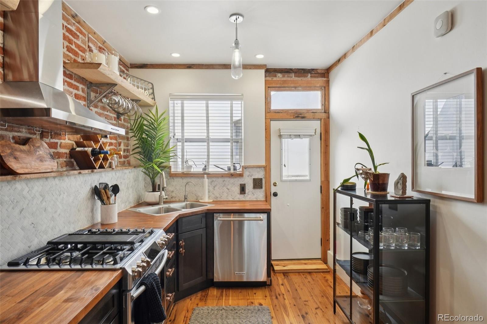 MLS Image #12 for 610 n logan street,denver, Colorado