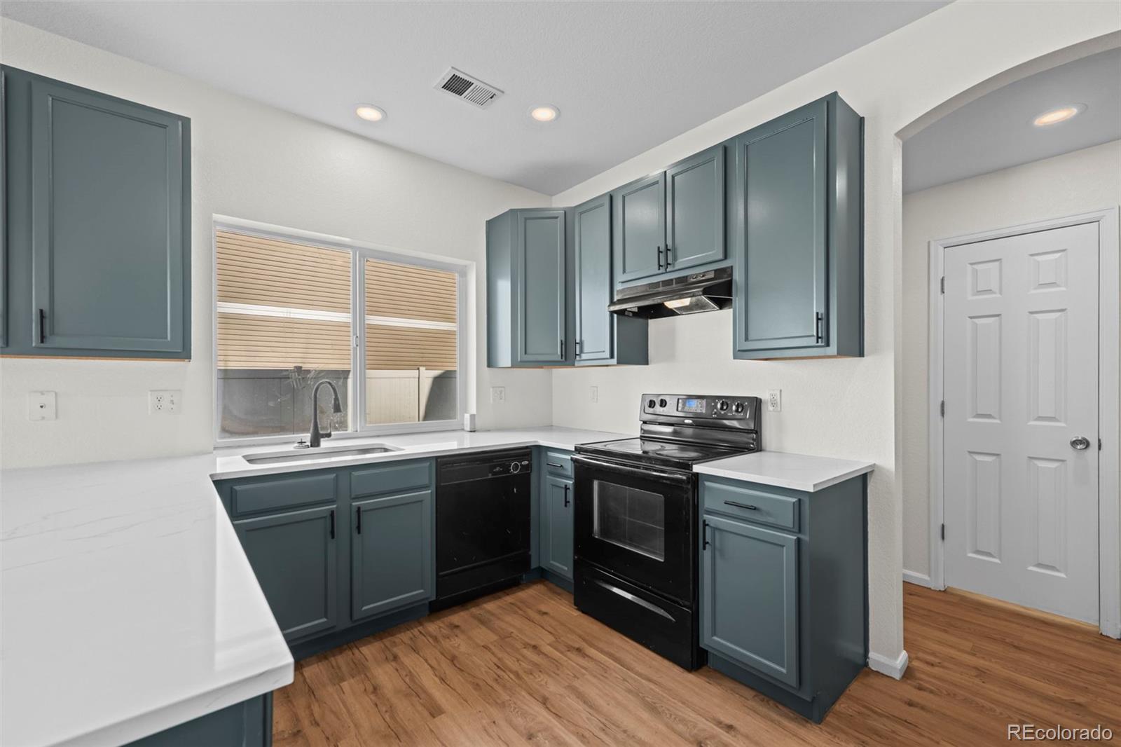 MLS Image #10 for 18605 e 47th avenue,denver, Colorado