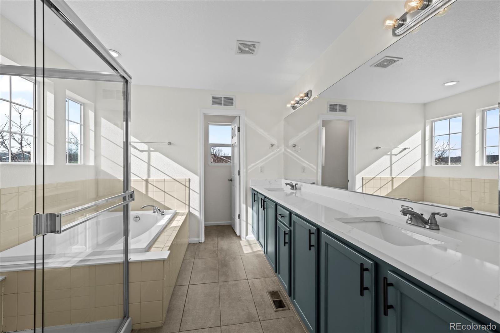 MLS Image #17 for 18605 e 47th avenue,denver, Colorado