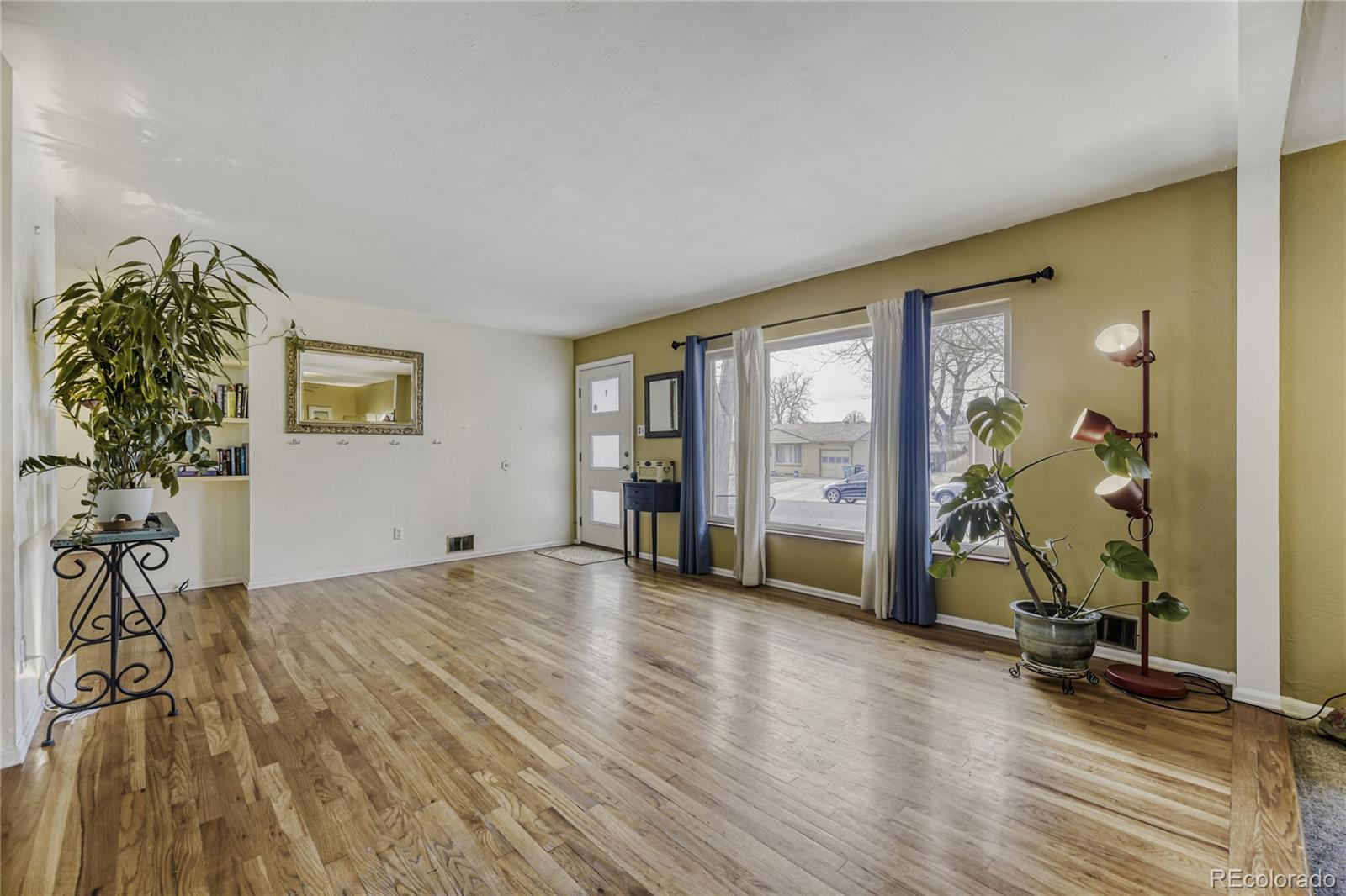 MLS Image #2 for 2924 s zurich court,denver, Colorado