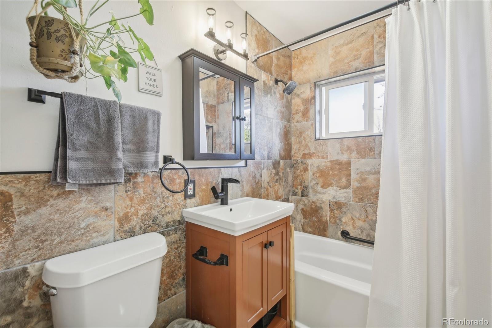 MLS Image #20 for 2924 s zurich court,denver, Colorado