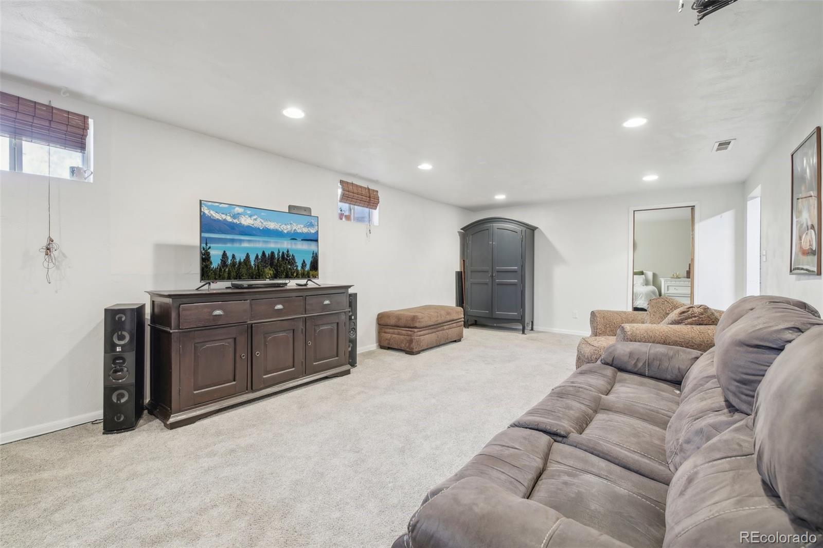 MLS Image #23 for 2924 s zurich court,denver, Colorado