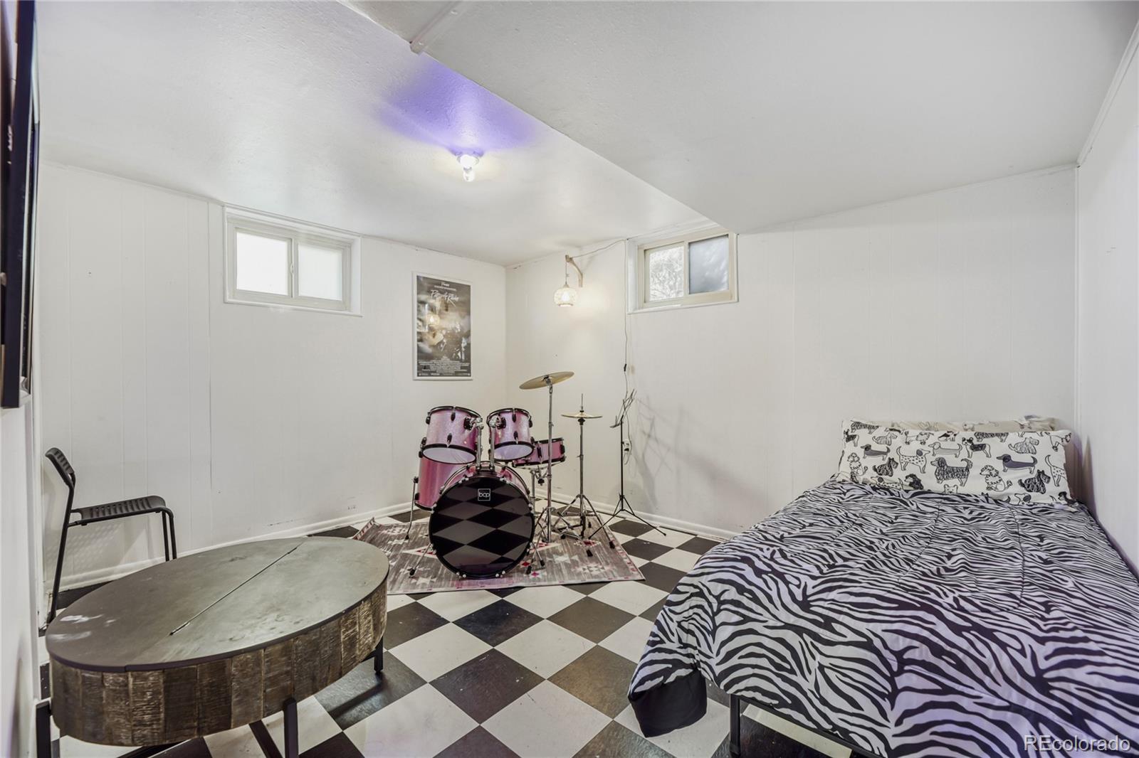 MLS Image #26 for 2924 s zurich court,denver, Colorado